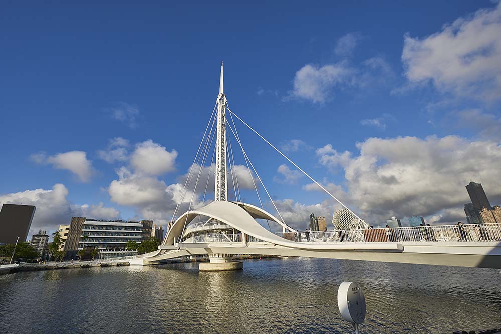 高雄地標大港橋,棧貳庫,駁二特區