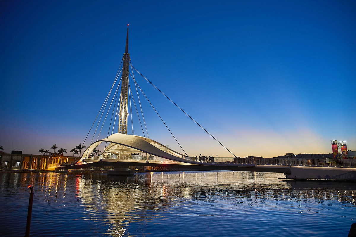 高雄地標大港橋